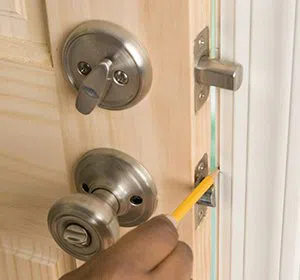Community Locksmith Store Broadview Heights, OH 440-387-5899 - unlock-door